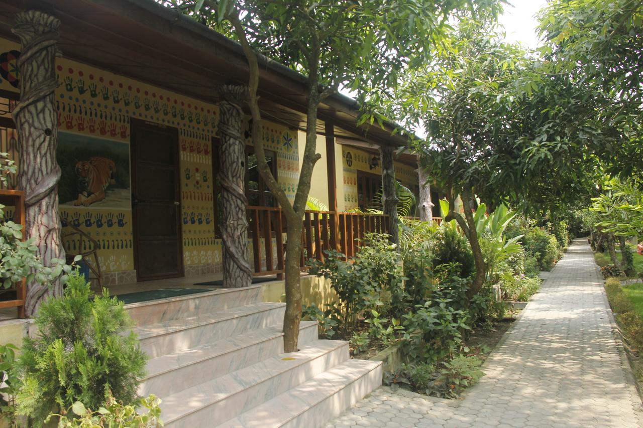 Rhino Land Jungle Lodge Sauraha Dış mekan fotoğraf