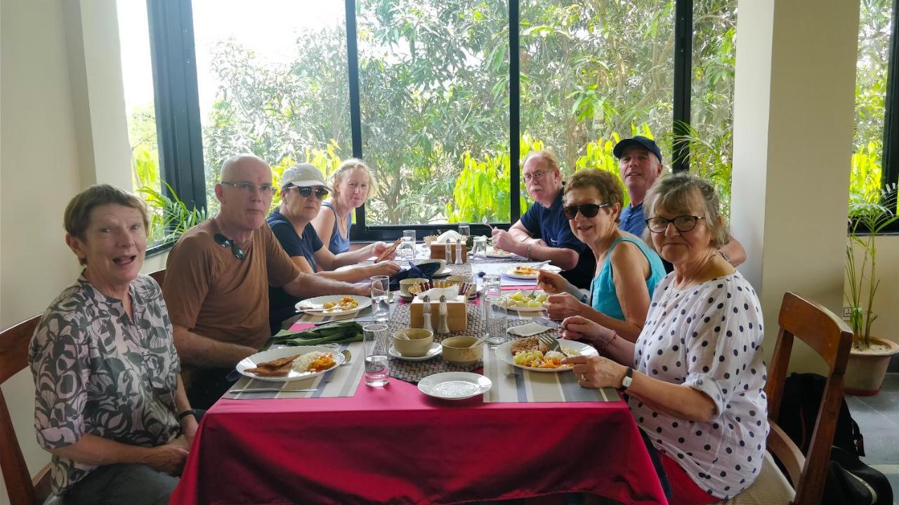 Rhino Land Jungle Lodge Sauraha Dış mekan fotoğraf