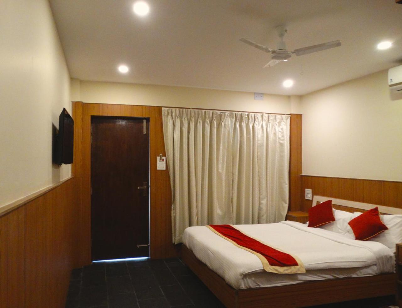 Rhino Land Jungle Lodge Sauraha Dış mekan fotoğraf